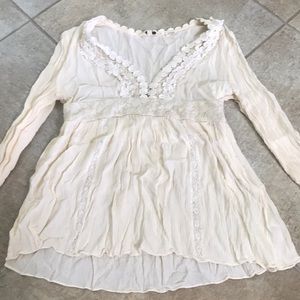 White long-sleeved shirt